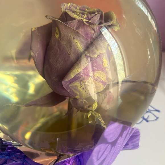 Purple glitter rose globe - Picture 2 of 4